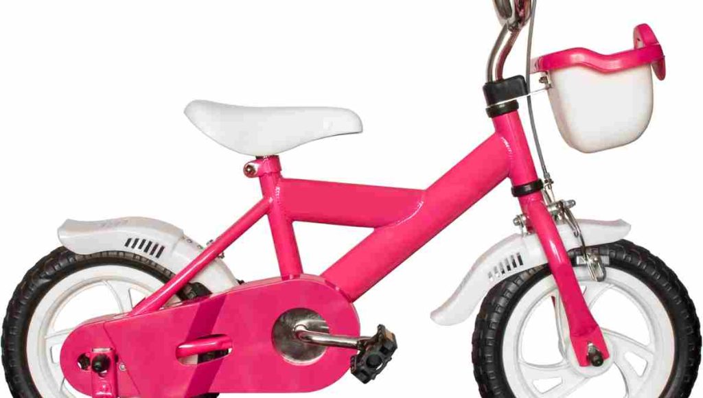 what-age-can-a-child-ride-a-bike-with-training-wheels-bikestarreviews